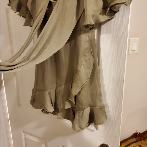 Fluted V neck Mini Dress - Picture 7 of 11